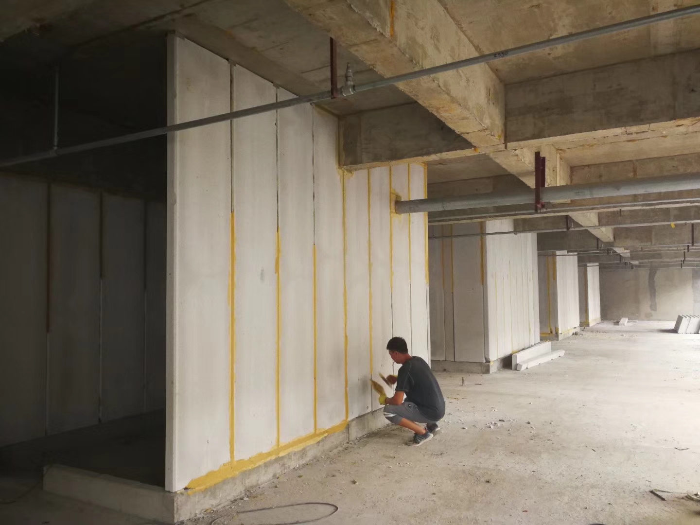 黄州无机发泡轻骨料混凝土隔墙板施工技术性能研究